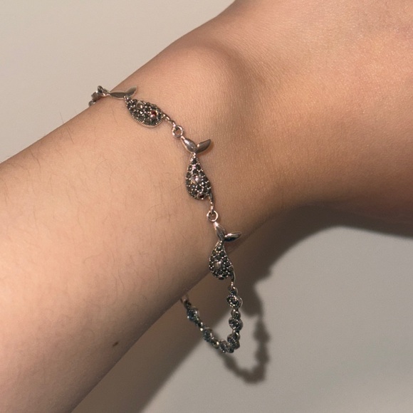 Elegant Silver Bracelet with Black Accents - Picture 2 of 6